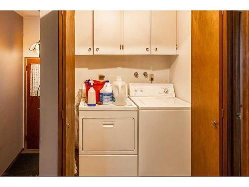 336 3 Avenue Se, High River, AB - Indoor Photo Showing Laundry Room