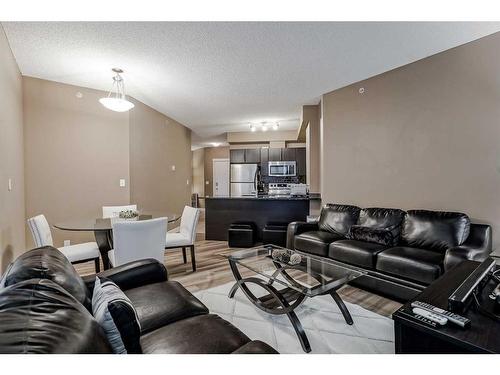 302-325 3 Street Se, Calgary, AB - Indoor Photo Showing Living Room