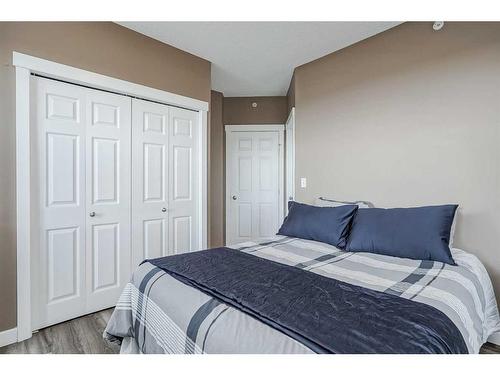 302-325 3 Street Se, Calgary, AB - Indoor Photo Showing Bedroom