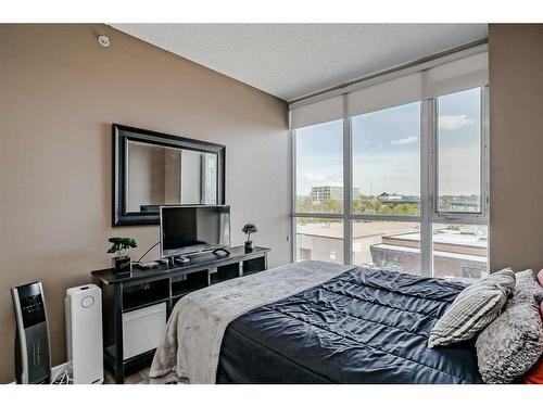 302-325 3 Street Se, Calgary, AB - Indoor Photo Showing Bedroom