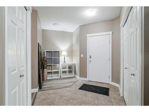 302-325 3 Street Se, Calgary, AB - Indoor Photo Showing Other Room