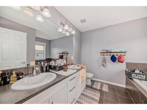 1031 Windhaven Close Sw, Airdrie, AB - Indoor Photo Showing Bathroom