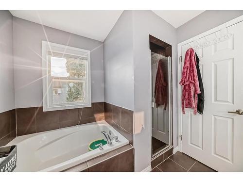 1031 Windhaven Close Sw, Airdrie, AB - Indoor Photo Showing Bathroom