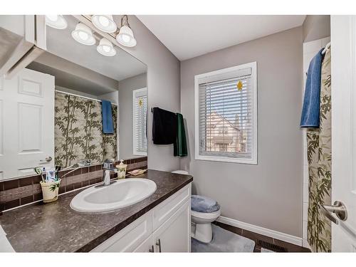 1031 Windhaven Close Sw, Airdrie, AB - Indoor Photo Showing Bathroom