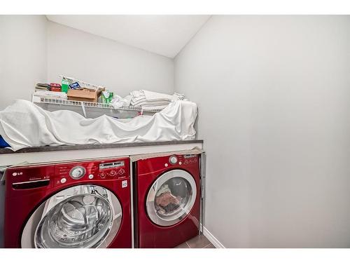 1031 Windhaven Close Sw, Airdrie, AB - Indoor Photo Showing Laundry Room