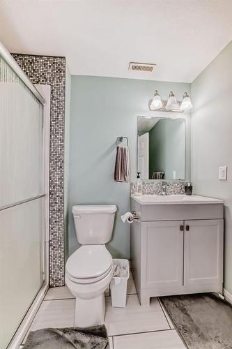 1031 Windhaven Close Sw, Airdrie, AB - Indoor Photo Showing Bathroom