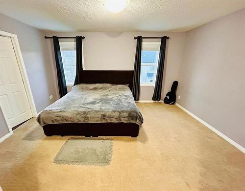 1031 Windhaven Close Sw, Airdrie, AB - Indoor Photo Showing Bedroom