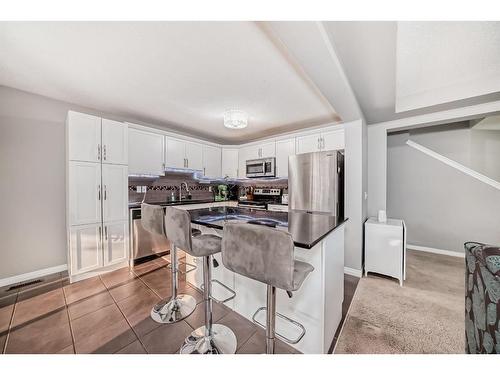 1031 Windhaven Close Sw, Airdrie, AB - Indoor Photo Showing Kitchen