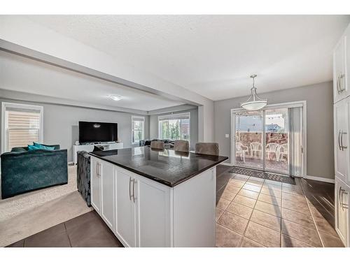 1031 Windhaven Close Sw, Airdrie, AB - Indoor Photo Showing Kitchen