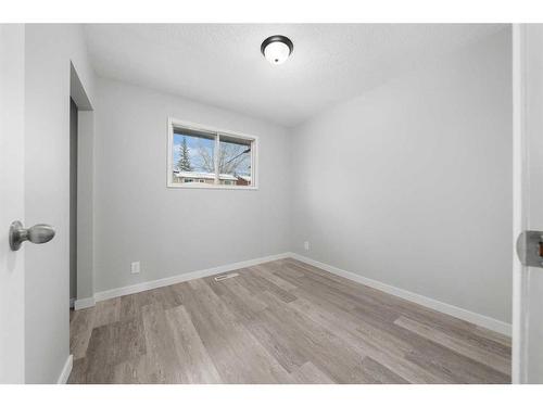 4526 Fordham Crescent Se, Calgary, AB - Indoor Photo Showing Other Room