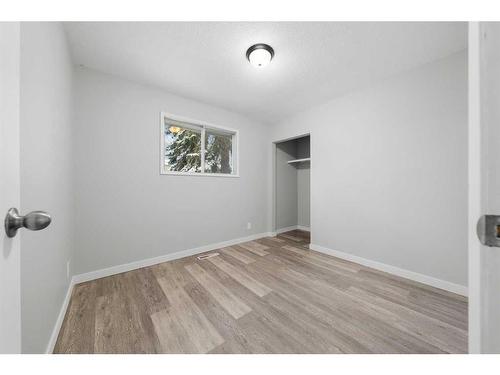 4526 Fordham Crescent Se, Calgary, AB - Indoor Photo Showing Other Room