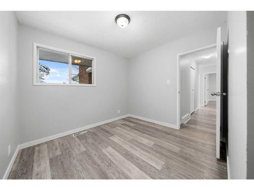 4526 Fordham Crescent Se, Calgary, AB - Indoor Photo Showing Other Room