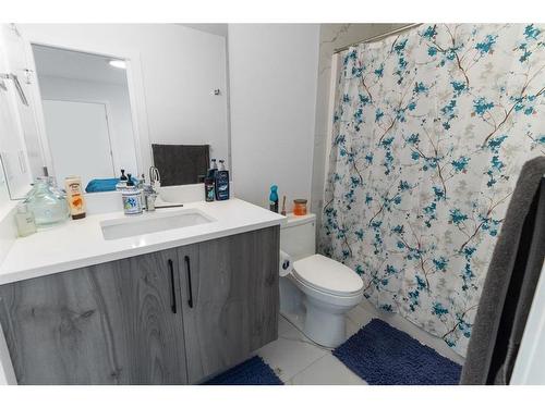 125 South Shore View, Chestermere, AB - Indoor Photo Showing Bathroom