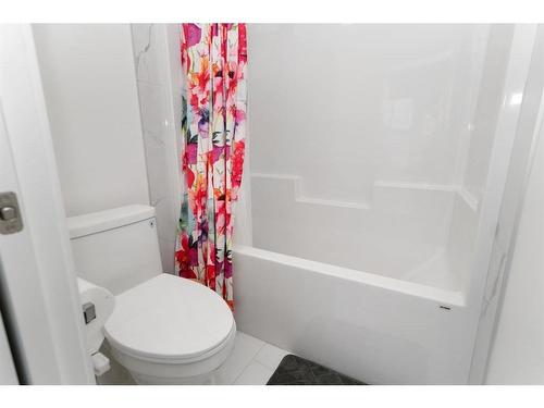 125 South Shore View, Chestermere, AB - Indoor Photo Showing Bathroom