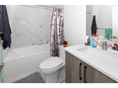 125 South Shore View, Chestermere, AB - Indoor Photo Showing Bathroom