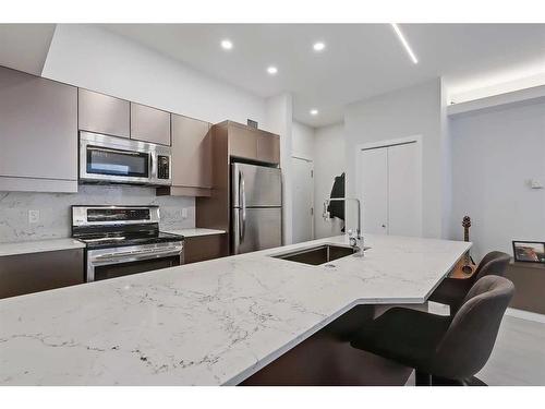 312-4303 1 Street Ne, Calgary, AB - Indoor Photo Showing Kitchen With Stainless Steel Kitchen