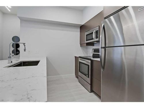 312-4303 1 Street Ne, Calgary, AB - Indoor Photo Showing Kitchen With Stainless Steel Kitchen