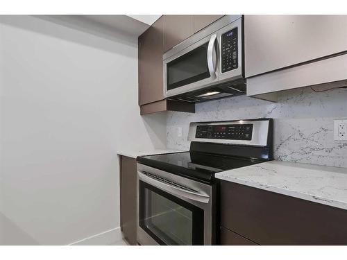 312-4303 1 Street Ne, Calgary, AB - Indoor Photo Showing Kitchen