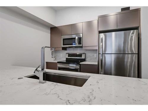 312-4303 1 Street Ne, Calgary, AB - Indoor Photo Showing Kitchen With Stainless Steel Kitchen