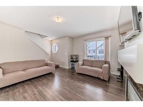 257 Copperpond Landing Se, Calgary, AB - Indoor Photo Showing Living Room