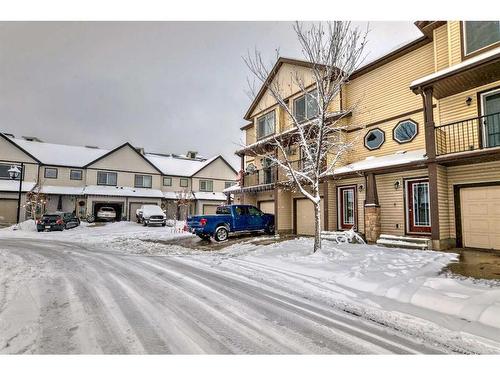 257 Copperpond Landing Se, Calgary, AB - Outdoor With Facade