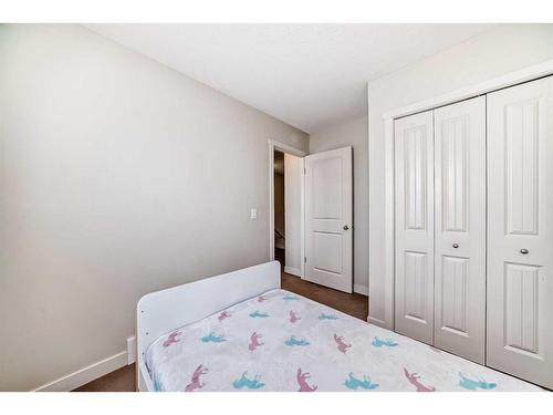 257 Copperpond Landing Se, Calgary, AB - Indoor Photo Showing Bedroom