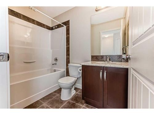 257 Copperpond Landing Se, Calgary, AB - Indoor Photo Showing Bathroom