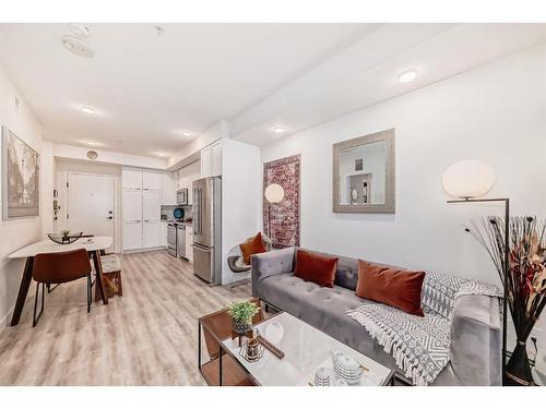 314-4138 University Avenue Nw, Calgary, AB - Indoor Photo Showing Living Room