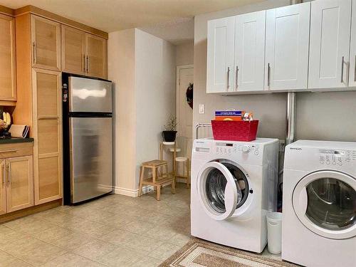 719 Seymour Avenue Sw, Calgary, AB - Indoor Photo Showing Laundry Room