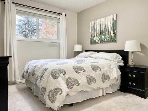 719 Seymour Avenue Sw, Calgary, AB - Indoor Photo Showing Bedroom