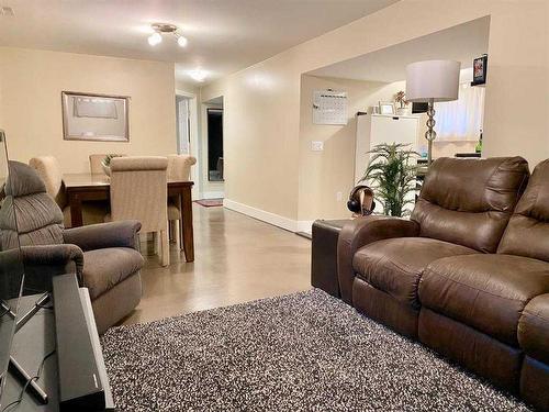 719 Seymour Avenue Sw, Calgary, AB - Indoor Photo Showing Dining Room