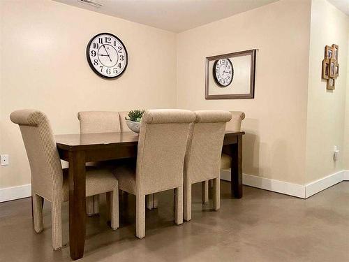 719 Seymour Avenue Sw, Calgary, AB - Indoor Photo Showing Dining Room