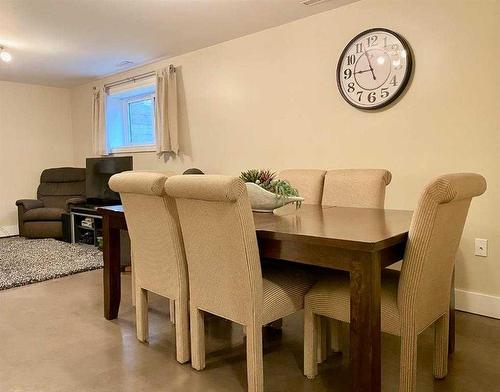 719 Seymour Avenue Sw, Calgary, AB - Indoor Photo Showing Kitchen With Double Sink