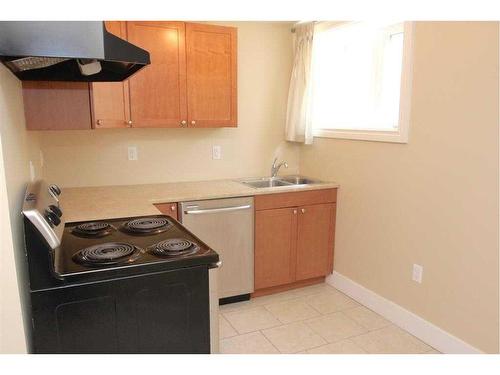 719 Seymour Avenue Sw, Calgary, AB - Indoor Photo Showing Kitchen