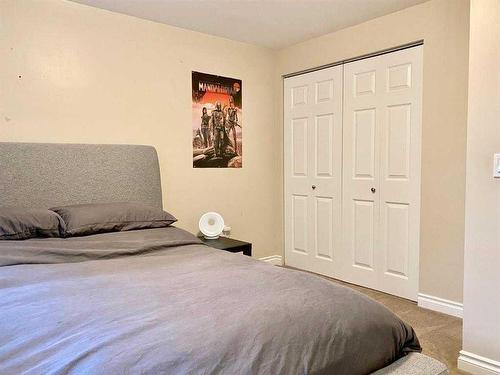 719 Seymour Avenue Sw, Calgary, AB - Indoor Photo Showing Bedroom