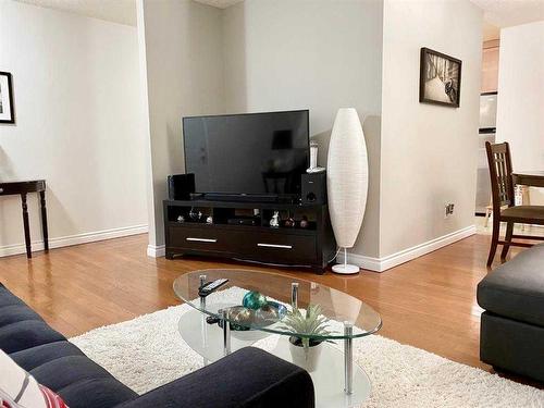 719 Seymour Avenue Sw, Calgary, AB - Indoor Photo Showing Dining Room