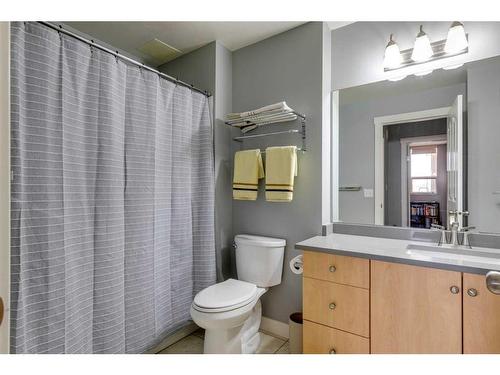 905-1053 10 Street Sw, Calgary, AB - Indoor Photo Showing Bathroom