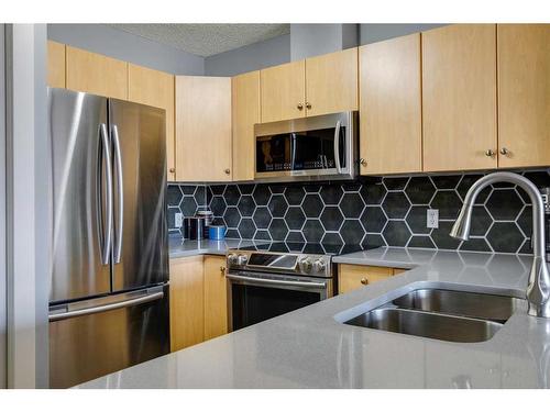 905-1053 10 Street Sw, Calgary, AB - Indoor Photo Showing Kitchen With Stainless Steel Kitchen With Double Sink