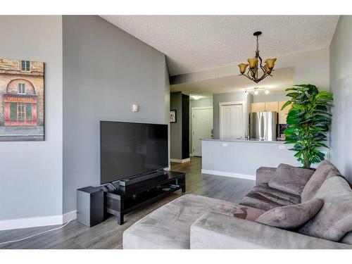 905-1053 10 Street Sw, Calgary, AB - Indoor Photo Showing Living Room