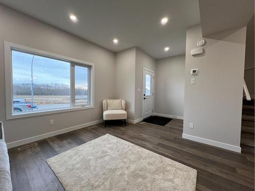 113 Gray Close, Sylvan Lake, AB - Indoor Photo Showing Other Room