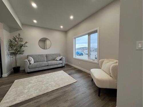 113 Gray Close, Sylvan Lake, AB - Indoor Photo Showing Living Room