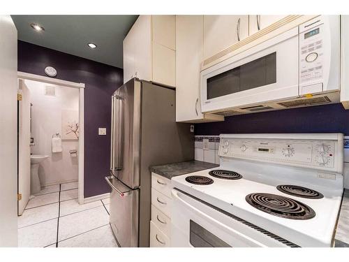 1001 19 Avenue Se, Calgary, AB - Indoor Photo Showing Kitchen