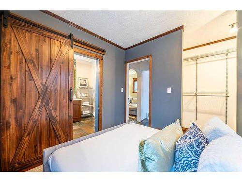 1001 19 Avenue Se, Calgary, AB - Indoor Photo Showing Bedroom