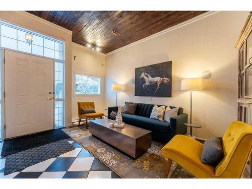 1001 19 Avenue Se, Calgary, AB - Indoor Photo Showing Living Room