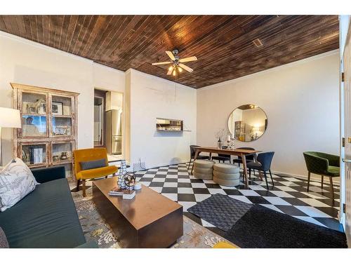 1001 19 Avenue Se, Calgary, AB - Indoor Photo Showing Living Room