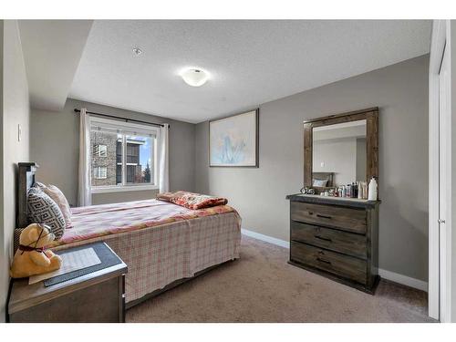 303-7130 80 Avenue Ne, Calgary, AB - Indoor Photo Showing Bedroom