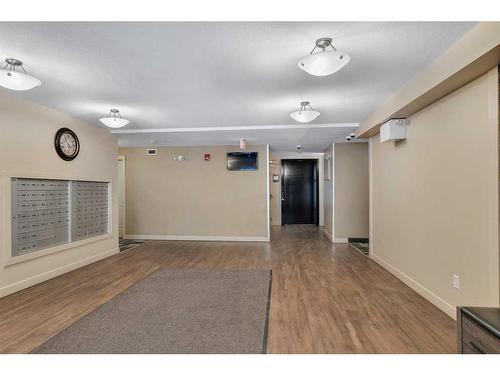 303-7130 80 Avenue Ne, Calgary, AB - Indoor Photo Showing Other Room