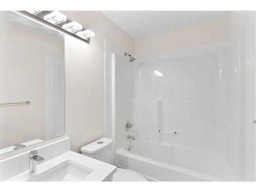 26 Luxstone Point Sw, Airdrie, AB - Indoor Photo Showing Bathroom