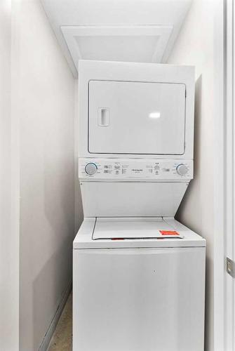 26 Luxstone Point Sw, Airdrie, AB - Indoor Photo Showing Laundry Room