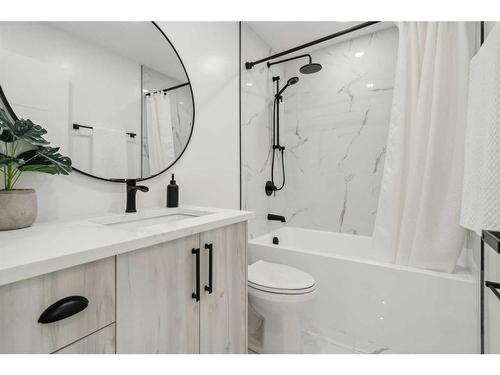 507 Cantrell Drive Sw, Calgary, AB - Indoor Photo Showing Bathroom